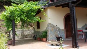 a porch of a house with plants and a table at Lo chalet sui NEBRODI in CastellʼUmberto