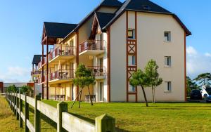 Budova, kde se aparthotel nachází
