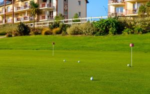 Golf v aparthotelu nebo okolí