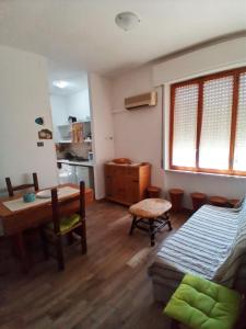 Dapur atau dapur kecil di Casa vacanze Michelangelo Villasimius
