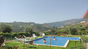 Bazén v ubytování Quinta dos Padrinhos - Suites in the Heart of the Douro nebo v jeho okolí