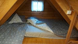 מיטה או מיטות בחדר ב-Intsu cabin ''Marju Kuut''