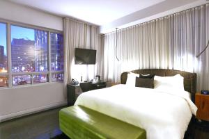 Postel nebo postele na pokoji v ubytování Hotel Chez Swann
