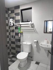 a bathroom with a toilet and a sink at KH Water Park Manhattan Condo Ipoh Homestay in Kampong Pinji