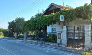 a house with a fence on the side of a street at PydnaRooms in Skála Alykís