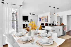 Η κουζίνα ή μικρή κουζίνα στο Modern & Cozy Home - 5 mins to DT Lawrenceville!