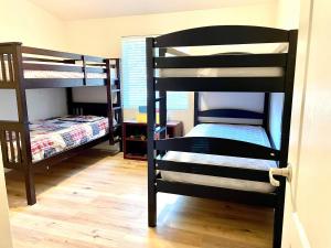 two bunk beds in a room with a bed at Yosemite Escapes - Pine Mountain Lake in Groveland
