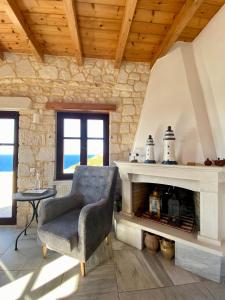 Posezení v ubytování Stonehouse villas with breathtaking view