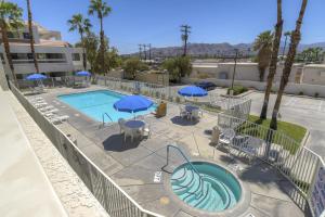 Bazén v ubytování Motel 6-Palm Springs, CA - Downtown nebo v jeho okolí