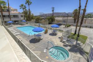 Бассейн в Motel 6-Palm Springs, CA - Downtown или поблизости