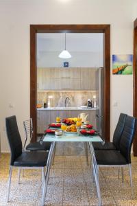 Posedenie v ubytovaní HOUSE FOR FAMILIES NEAR THE LAKE