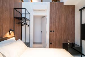 Postel nebo postele na pokoji v ubytování Agape Suite Old Town-Luxury Two Bedroom Apartment