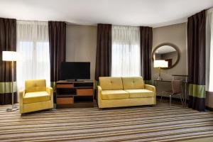 TV/Unterhaltungsangebot in der Unterkunft Super 8 by Wyndham Hershey Chocolate Avenue