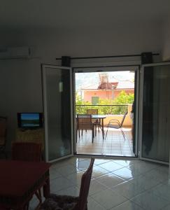 A balcony or terrace at Marilena House Plataria