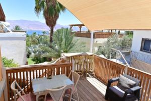 En balkon eller terrasse på Sweet Home, Only 7 Min to the beach!