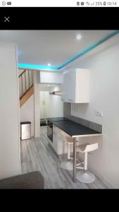 Photo de la galerie de l'établissement Appartement 32m2 avec terasse, à Lunel