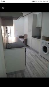 Photo de la galerie de l'établissement Appartement 32m2 avec terasse, à Lunel