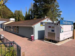Gallery image of Contemporary Caravan at Newquay Holiday Park in Newquay