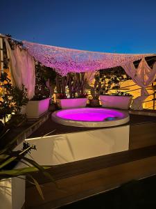 Bazén v ubytovaní San Michele Luxury Rooms alebo v jeho blízkosti