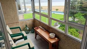 Balkón alebo terasa v ubytovaní Piso luminoso y acogedor en primera línea de playa Covas Viveiro