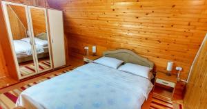 Una cama o camas en una habitación de Apartment Relja 47 fotos más