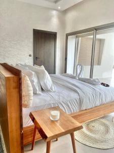 Een bed of bedden in een kamer bij Paradisiac and luxurious villa with private beach in Dakhla