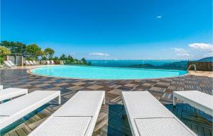 Kolam renang di atau dekat dengan Stunning Home In Magliolo