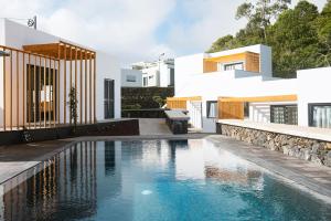 a swimming pool in the backyard of a house at Vilas do Olival in Ponta Delgada