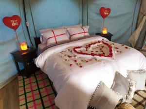 Glamping De Ruana Por Boyacá客房内的一张或多张床位