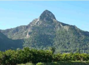 A general mountain view or a mountain view taken from Az apartmant