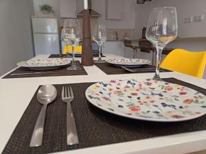 VILLA FALCONERA APARTAMENTS, GANDIA a las faldas de la montaña italokat is kínál