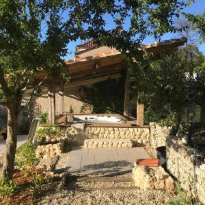 Κήπος έξω από το Les Ombrieres +21 φωτογραφίες