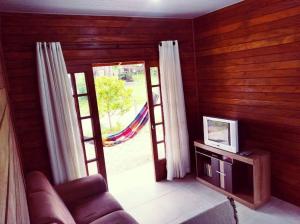 Televiisor ja/või meelelahutuskeskus majutusasutuses Casa Nova! Na praia do Itaguaçú - SFS