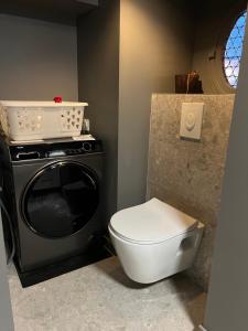 Kúpeľňa v ubytovaní Lucas II Appartement 35 m2 Hôtel Particulier XVII ieme siècle Centre Historique Clermont-Ferrand cathédrale