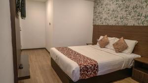 Postel nebo postele na pokoji v ubytování Highlanders Hotel