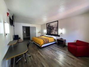 Postel nebo postele na pokoji v ubytování Highland Inn