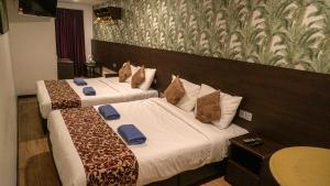 Postel nebo postele na pokoji v ubytování Highlanders Hotel