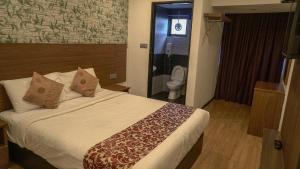 Postel nebo postele na pokoji v ubytování Highlanders Hotel