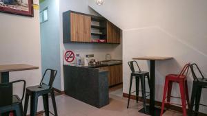 Kuchyň nebo kuchyňský kout v ubytování Highlanders Hotel