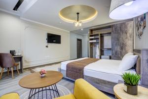 TV a/nebo společenská místnost v ubytování Inter Hotel Bishkek