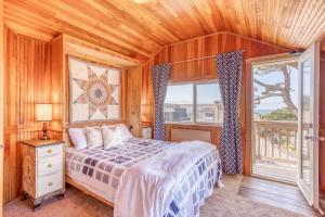 a bedroom with a bed and a window at The Captains Place in Lincoln City
