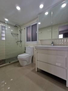 Vonios kambarys apgyvendinimo įstaigoje Penthouse by JJ