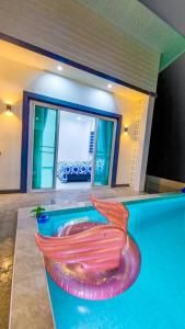 basen z nadmuchiwanym w obiekcie Good View Pool Villa Udonthani w mieście Udon Thani
