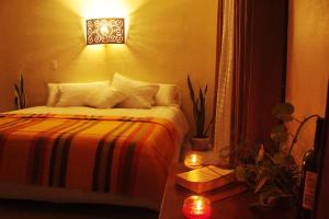 a bedroom with a bed with a light on the wall at Estudio Sisal in Valladolid