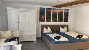 a bedroom with a bed and a painting on the wall at Ferienwohnung Beutelsbacherstr. 12 B in Stuttgart