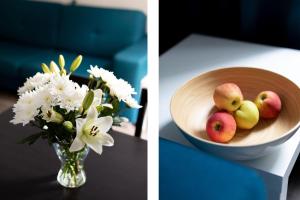 dwa zdjęcia miski jabłek i wazonu kwiatów w obiekcie L.E. Home w Lipsku