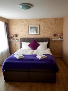 Una cama o camas en una habitación de Landgasthof Ochsen