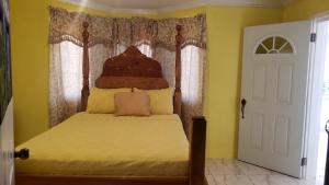 Posteľ alebo postele v izbe v ubytovaní Eve's Rockaway Villa