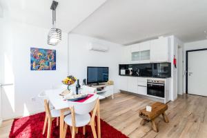 Gallery image of T2 Tiles Apartment Estoril in Estoril