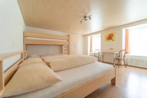 Postel nebo postele na pokoji v ubytování Hotel Alpina